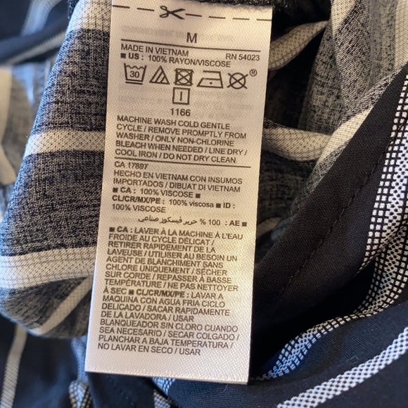 NWT Old Navy Vertical Stipe Romper V Neck Keyhole Back - Picture 9 of 10